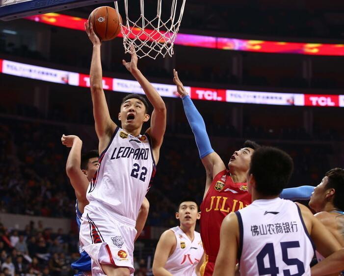 与其说是依 与其说是依